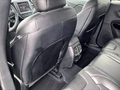 Used 2023 Jeep Cherokee Altitude Lux image 12