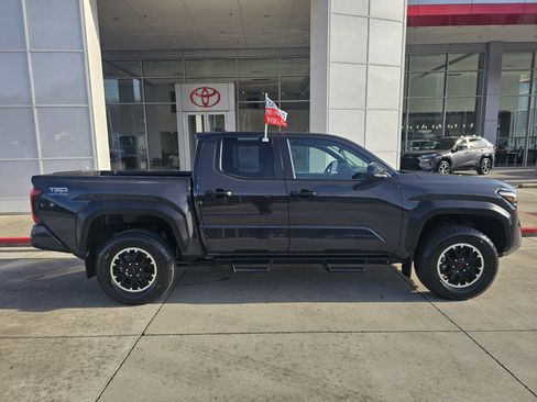 Certified 2024 Toyota Tacoma TRD Off-Road image 3