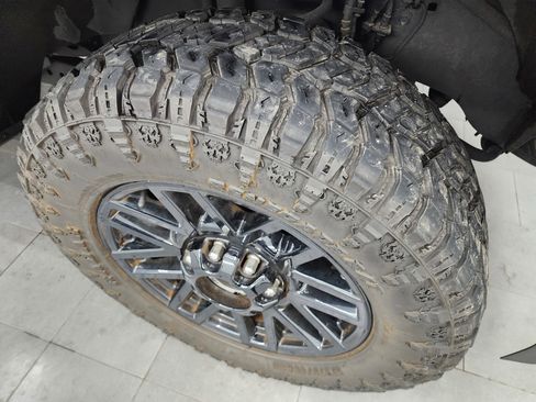 Used 2022 Ford F250 XLT w/ Black Appearance Package image 3