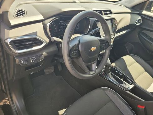 Used 2021 Chevrolet TrailBlazer LT w/ Convenience Package FWD image 9