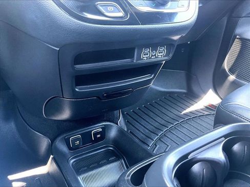 Used 2021 Chrysler Pacifica Touring-L w/ Premium & Safety Sphere Group FWD image 23