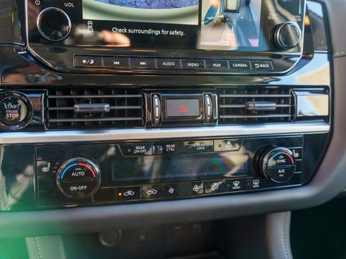 New 2025 Nissan Pathfinder SL image 17