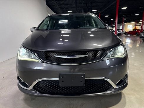 Used 2020 Chrysler Pacifica Limited FWD image 9