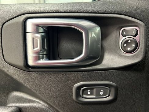Used 2025 Jeep Wrangler Sport AWD/4WD image 20
