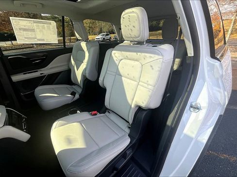New 2026 Lincoln Aviator 2WD image 10