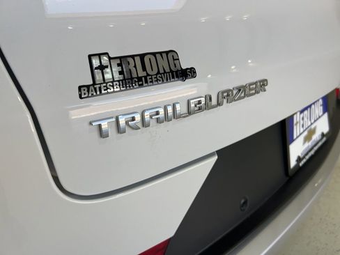 Used 2025 Chevrolet TrailBlazer LT w/ Driver Confidence Package image 28