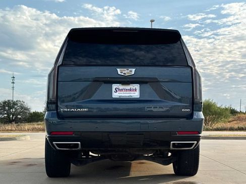 Used 2025 Cadillac Escalade Premium Luxury RWD image 7