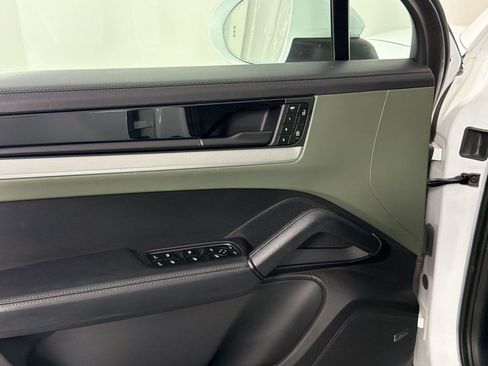Certified 2024 Porsche Cayenne AWD/4WD image 13