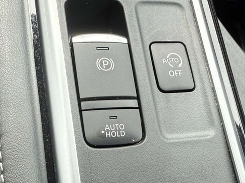 Used 2025 Nissan Pathfinder SV image 25