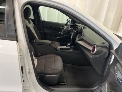 Used 2024 Chevrolet Trax RS w/ Driver Confidence Package image 21