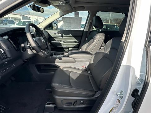 New 2026 Nissan Pathfinder SL w/ SL Premium Package (P04) AWD/4WD image 23