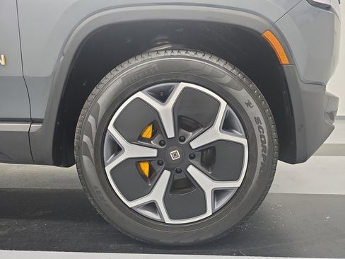 Used 2024 Rivian R1S Adventure AWD/4WD image 11
