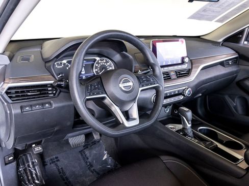 Used 2024 Nissan Altima 2.5 SV image 17