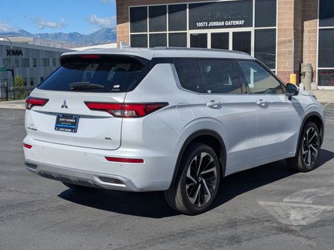 Used 2023 Mitsubishi Outlander SEL AWD/4WD image 6