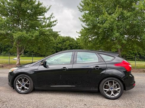 Used 2014 Ford Focus SE w/ Equipment Group 201A FWD image 2