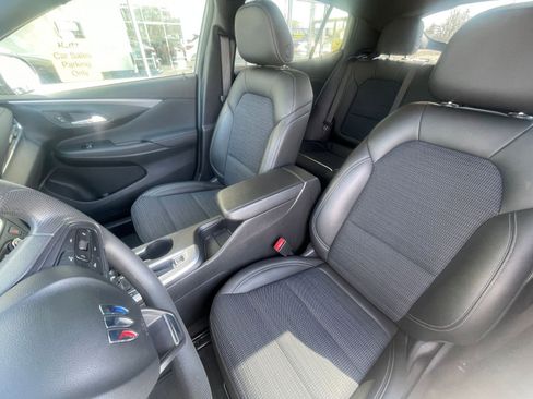 Used 2025 Buick Envista Preferred FWD image 35