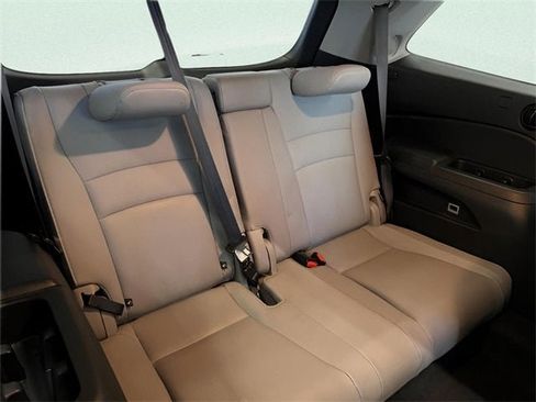 Used 2021 Honda Pilot Touring image 10