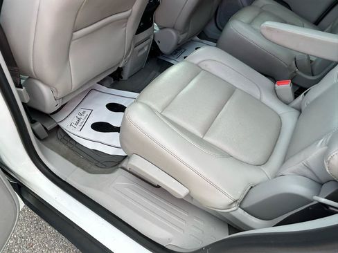 Used 2017 GMC Acadia SLT FWD image 9