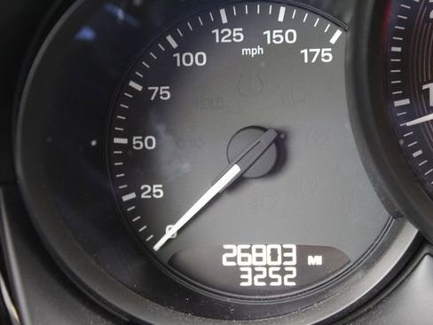 Used 2022 Porsche Macan image 17