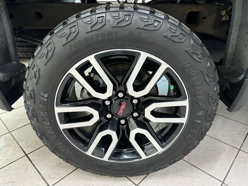 Certified 2023 GMC Sierra 1500 AT4 w/ AT4 Premium Package image 18