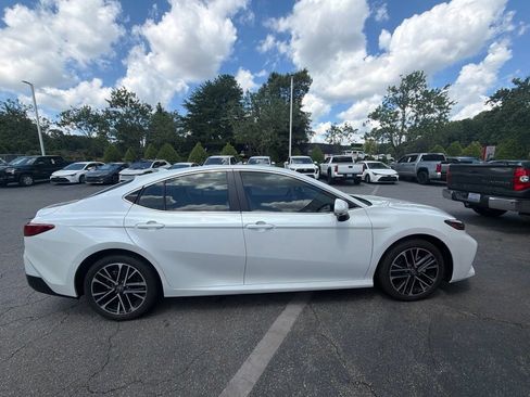 Used 2025 Toyota Camry XLE FWD image 5