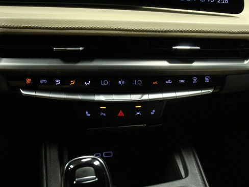 Used 2024 Cadillac XT4 Luxury image 30