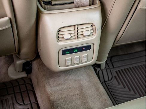 Used 2005 Cadillac De Ville w/ Equipment Group image 24