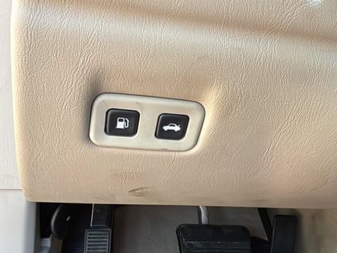 Used 2006 Cadillac XLR V RWD image 37
