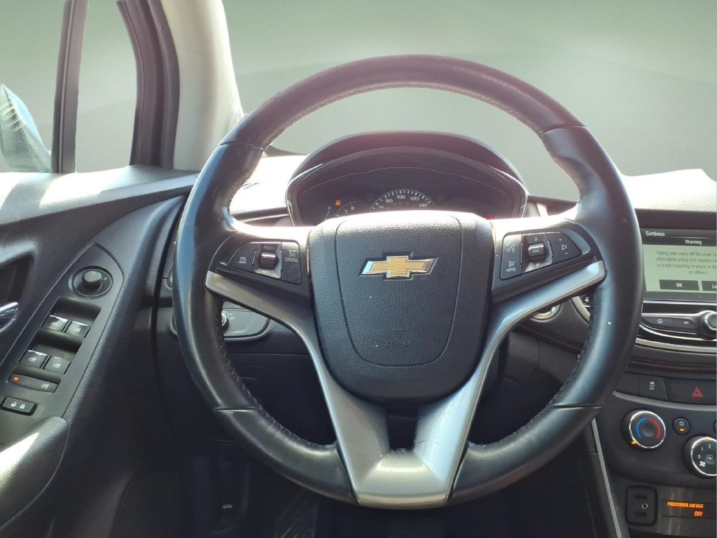 Used 2017 Chevrolet Trax LT w/ LT Convenience Package FWD image 12