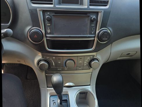 Used 2013 Toyota Highlander FWD image 18