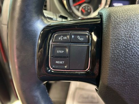 Used 2019 Dodge Grand Caravan SXT image 14