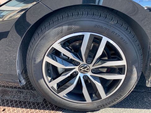 Used 2025 Volkswagen Jetta SE image 29