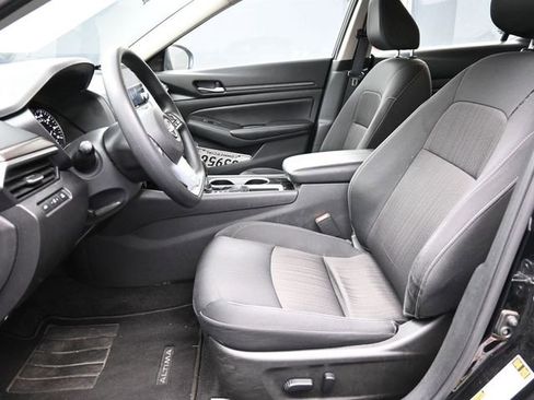 Used 2024 Nissan Altima 2.5 SV image 15