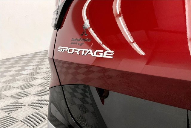 Used 2025 Kia Sportage SX FWD image 9