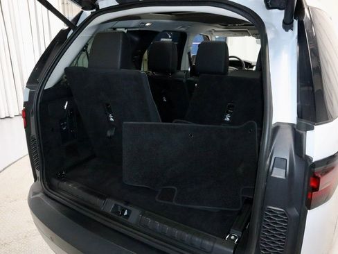 Used 2024 Land Rover Discovery S image 15