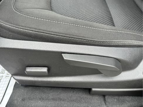 Used 2021 Chevrolet Colorado LT w/ LT Convenience Package image 16