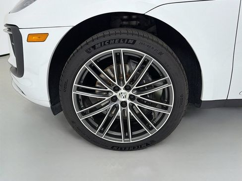 Certified 2023 Porsche Macan AWD/4WD image 33