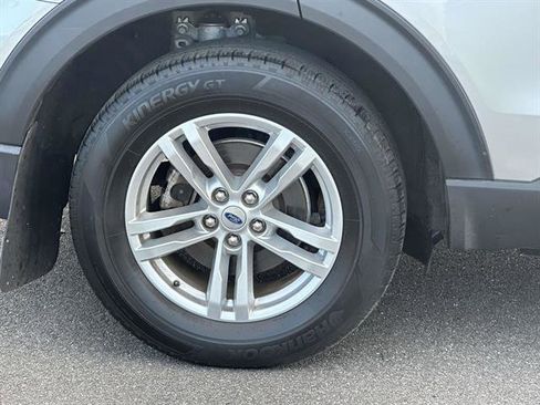 Used 2022 Ford Explorer XLT w/ Equipment Group 202A image 7