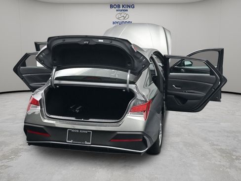 New 2026 Hyundai Elantra SE FWD image 25