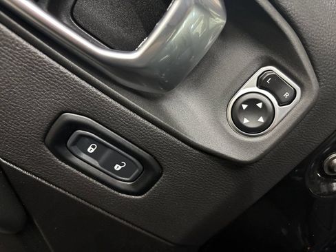 Used 2024 Jeep Wrangler Unlimited Sahara w/ Technology Group AWD/4WD image 13