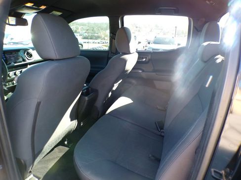 Used 2019 Toyota Tacoma TRD Sport image 18