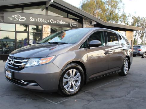 Used 2016 Honda Odyssey SE image 1