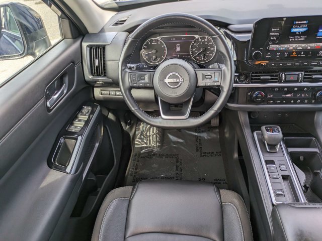 Used 2025 Nissan Pathfinder SL FWD image 16