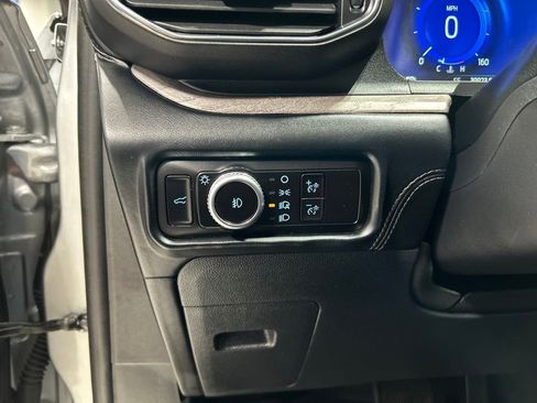Used 2023 Ford Explorer Platinum w/ Technology Package AWD/4WD image 12