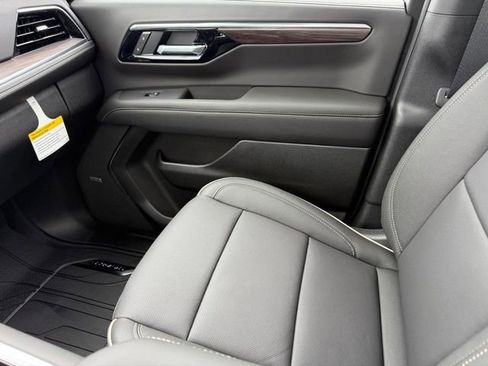 New 2026 Chevrolet Tahoe Premier w/ Sun And Tow Package AWD/4WD image 16
