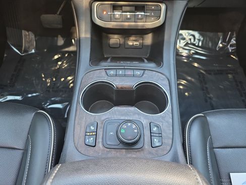 Certified 2021 GMC Acadia Denali w/ Denali Ultimate Package AWD/4WD image 14