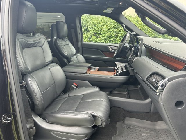 Used 2022 Lincoln Navigator Reserve AWD/4WD image 15