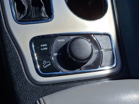 Used 2018 Jeep Grand Cherokee Limited AWD/4WD image 26