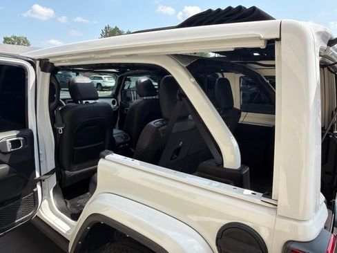 Certified 2021 Jeep Wrangler Unlimited Sahara AWD/4WD image 8