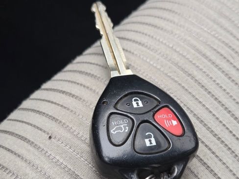 Used 2014 Toyota Venza LE w/ LE Convenience Package FWD image 32